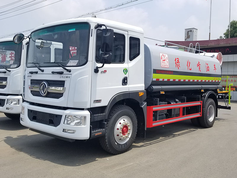 东风D9 12-15吨    绿化喷洒车