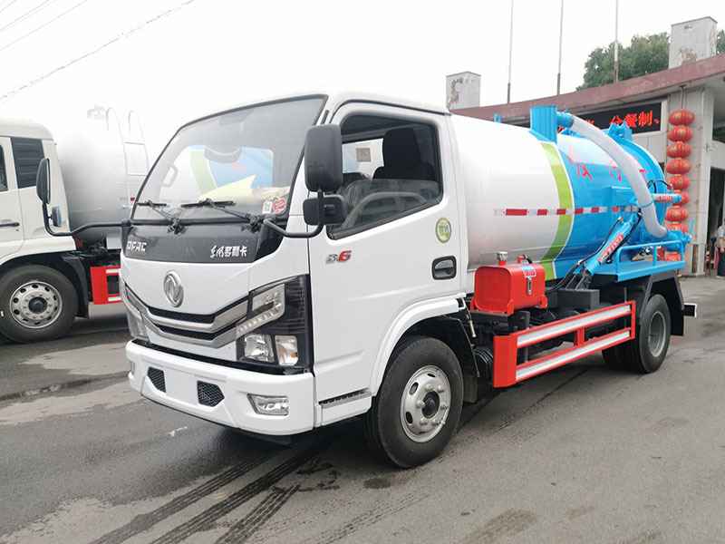 东风D6   4方  吸污车