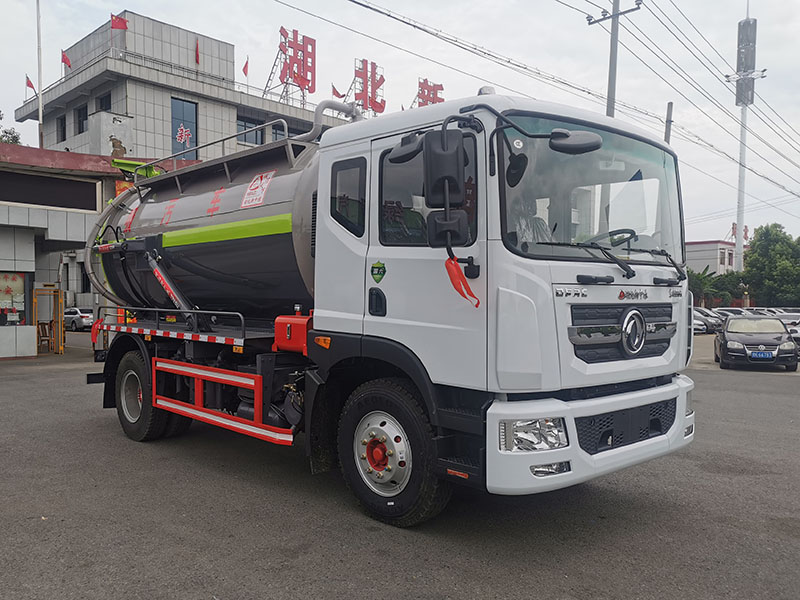 东风D9   10方  吸污车