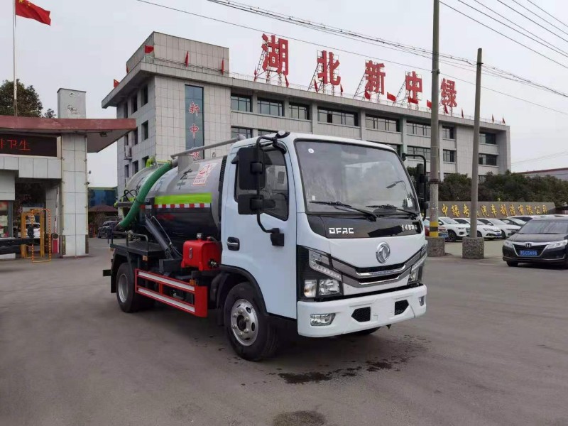 东风D6    2方   吸污车