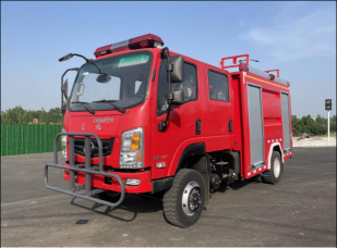东风四驱4吨水罐消防车