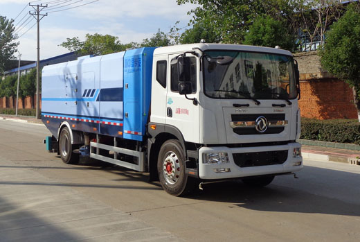 东风D9  纯电动吸尘车
