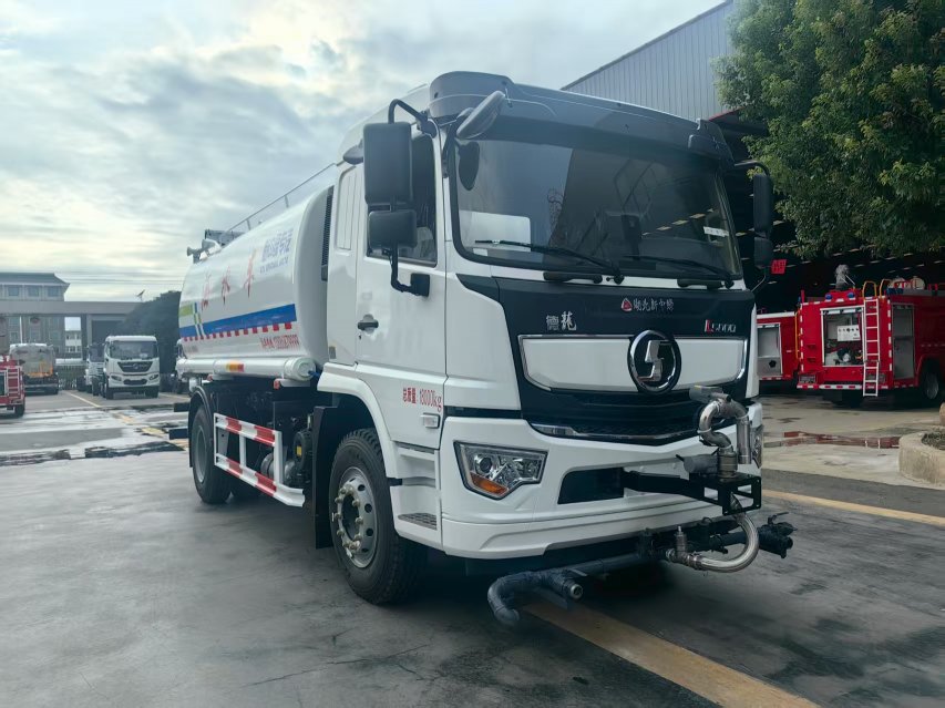 陕汽德龙12-15吨绿化喷洒车