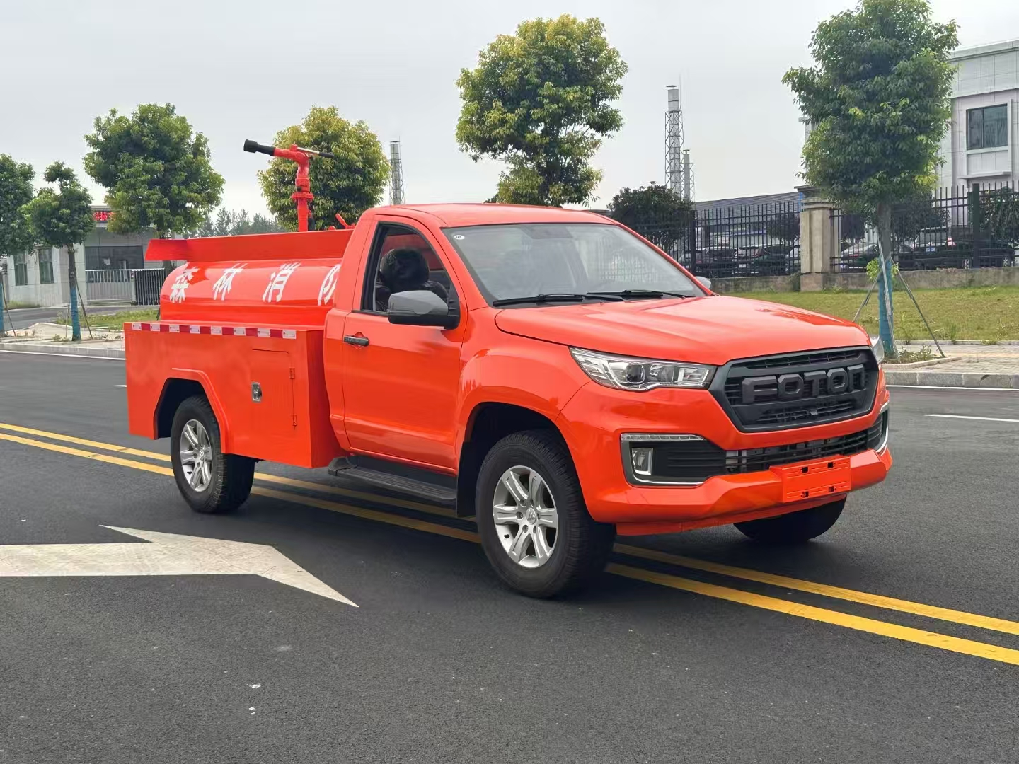 福田两驱1.2吨洒水车